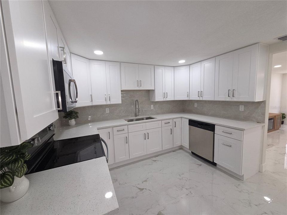 For Sale: $299,900 (3 beds, 2 baths, 1102 Square Feet)