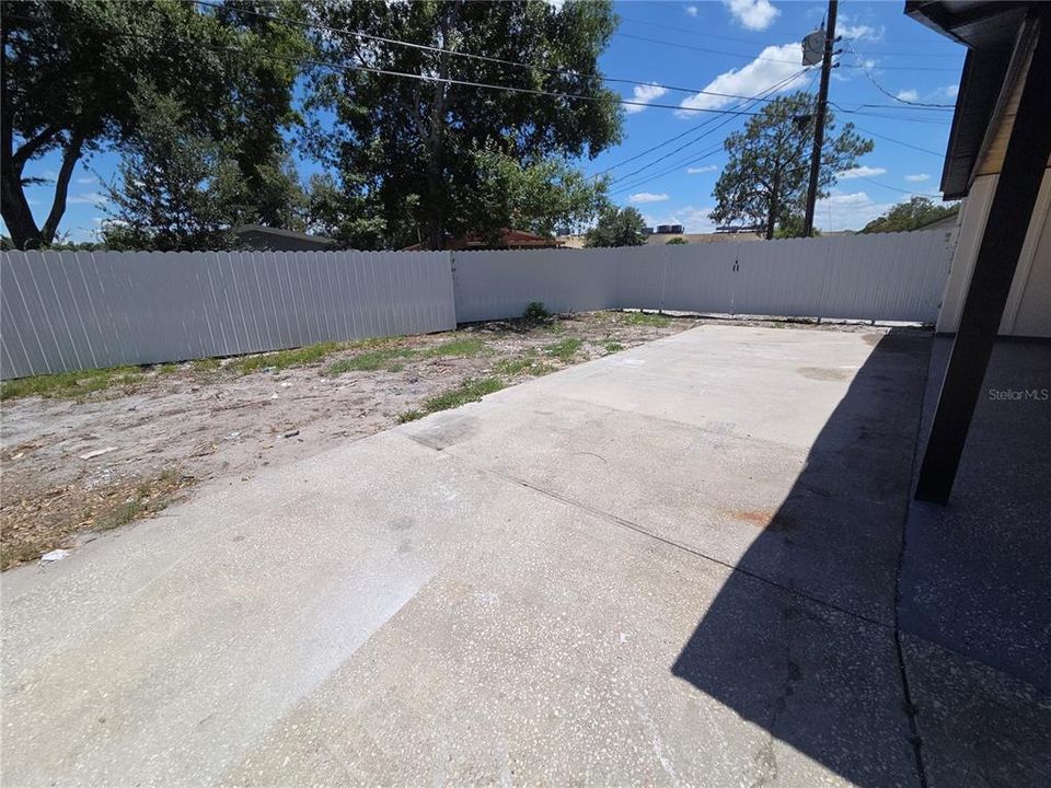 For Sale: $299,900 (3 beds, 2 baths, 1102 Square Feet)