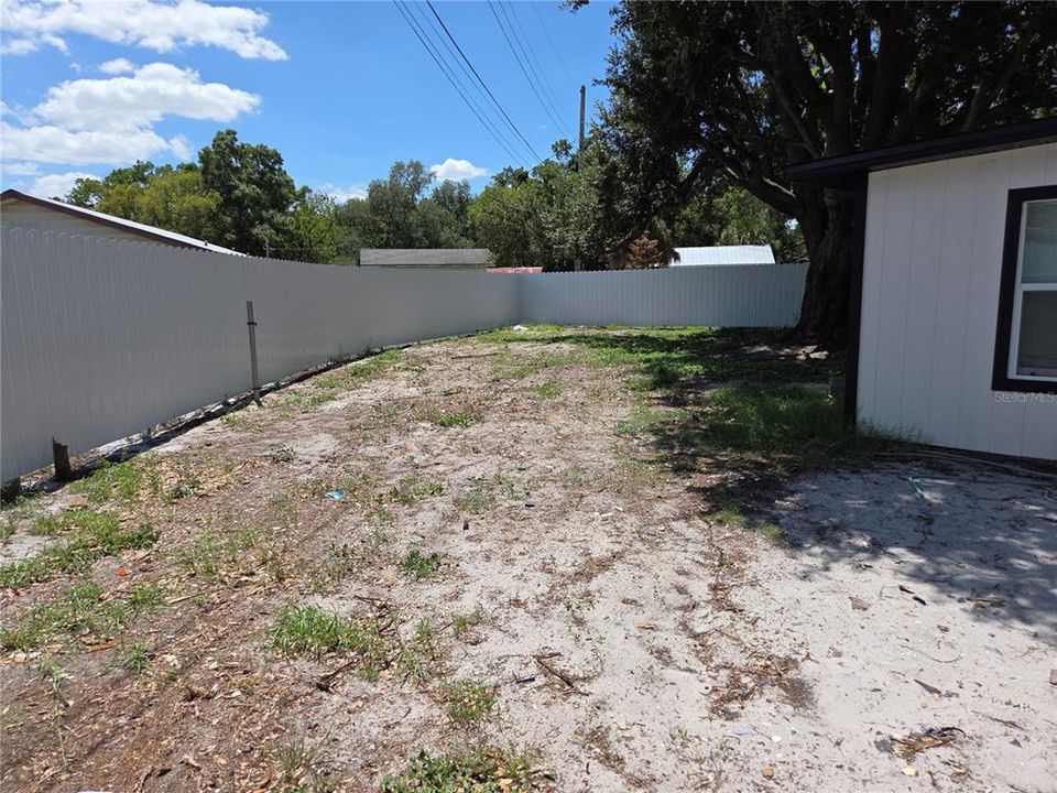 For Sale: $299,900 (3 beds, 2 baths, 1102 Square Feet)