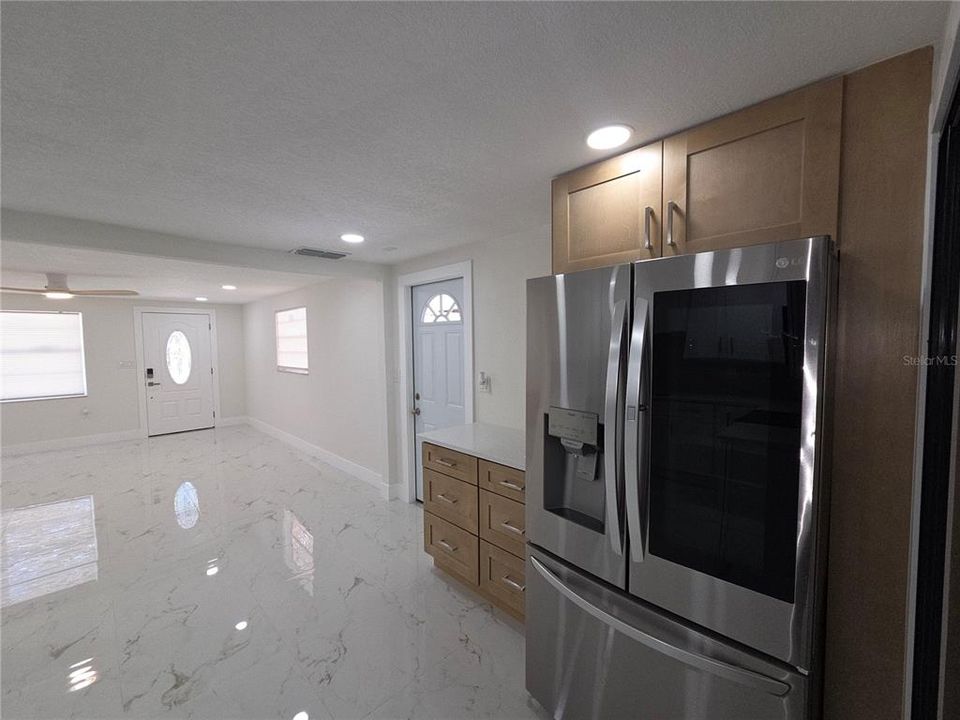 For Sale: $299,900 (3 beds, 2 baths, 1102 Square Feet)