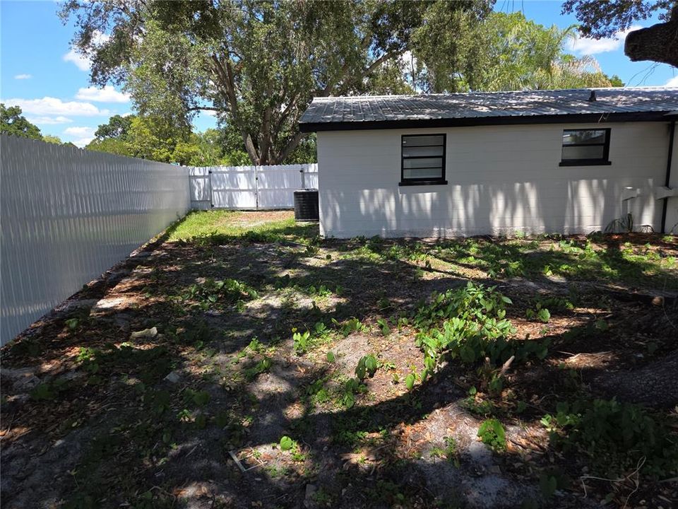 For Sale: $299,900 (3 beds, 2 baths, 1102 Square Feet)