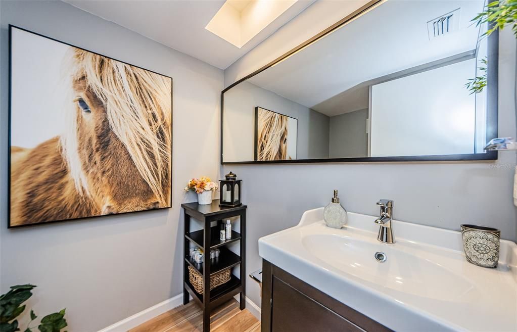 For Rent: $1,720 (1 beds, 1 baths, 750 Square Feet)