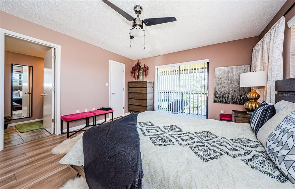 For Rent: $1,720 (1 beds, 1 baths, 750 Square Feet)