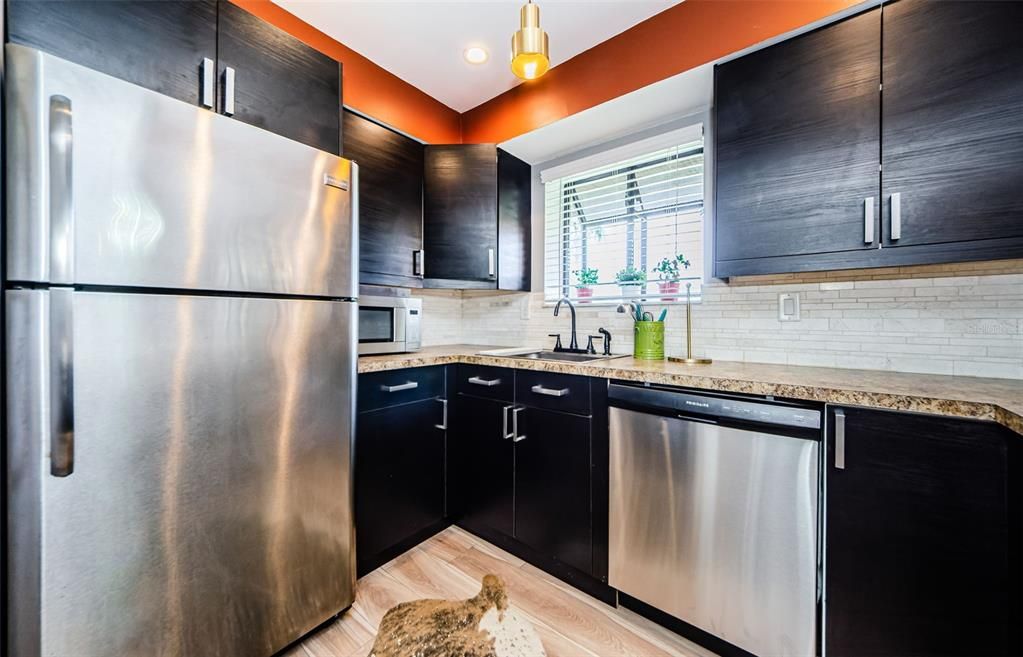 For Rent: $1,720 (1 beds, 1 baths, 750 Square Feet)