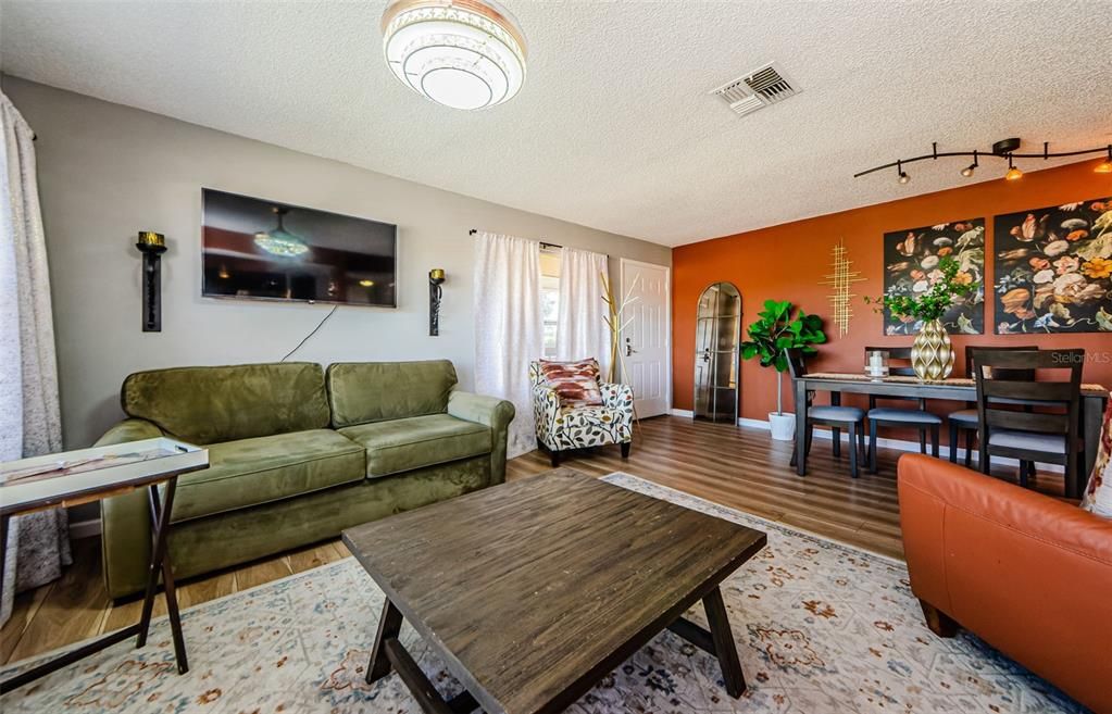 For Rent: $1,720 (1 beds, 1 baths, 750 Square Feet)