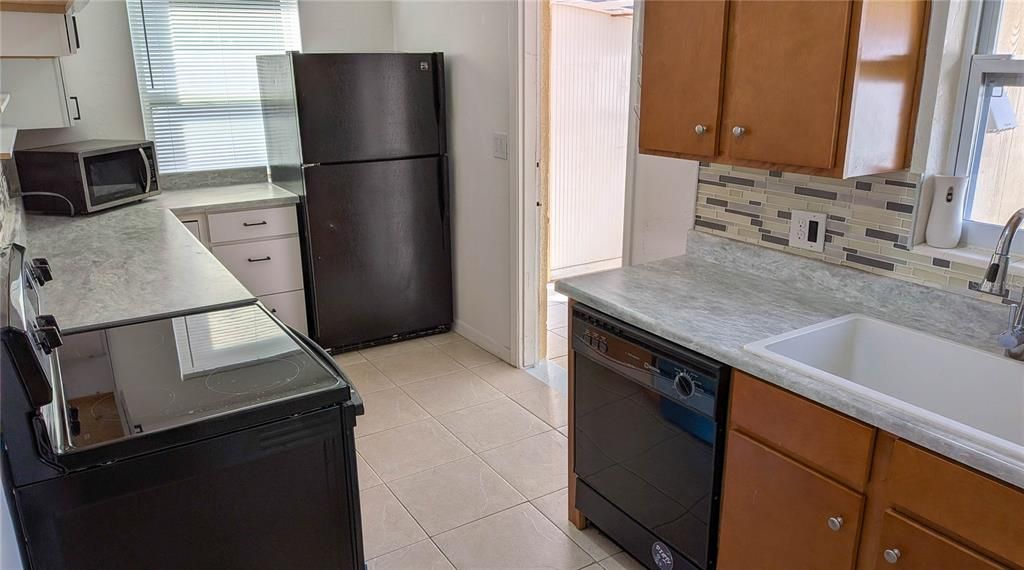 For Sale: $430,000 (4 beds, 0 baths, 1592 Square Feet)