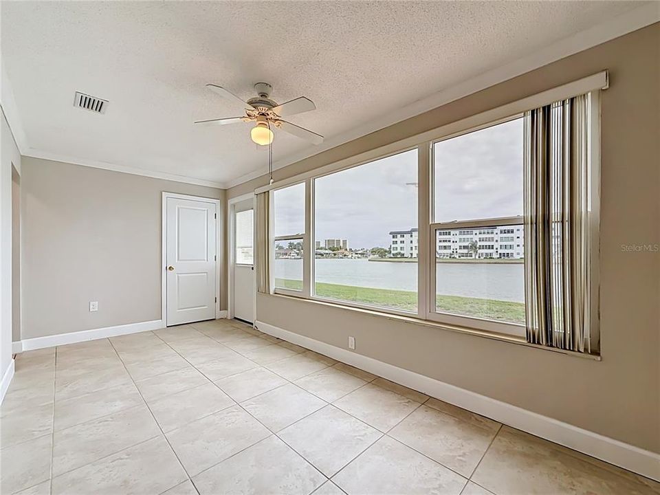 For Sale: $299,500 (2 beds, 2 baths, 1120 Square Feet)