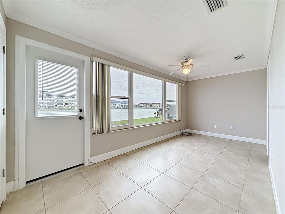 For Sale: $299,500 (2 beds, 2 baths, 1120 Square Feet)