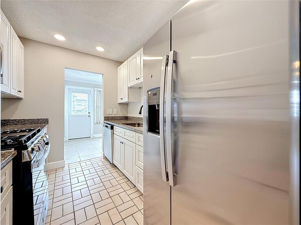 For Sale: $299,500 (2 beds, 2 baths, 1120 Square Feet)