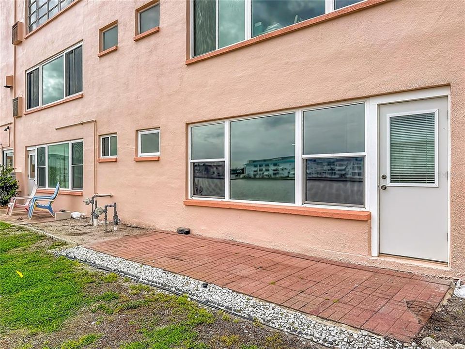 For Sale: $299,500 (2 beds, 2 baths, 1120 Square Feet)