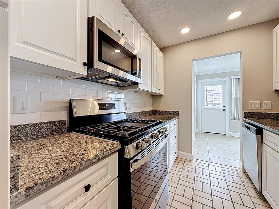 For Sale: $299,500 (2 beds, 2 baths, 1120 Square Feet)