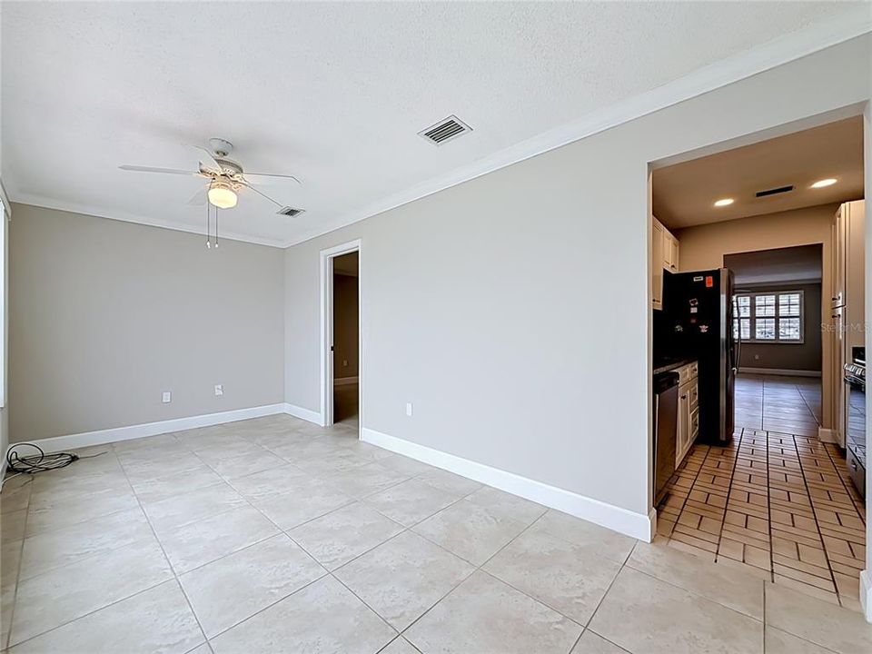 For Sale: $299,500 (2 beds, 2 baths, 1120 Square Feet)