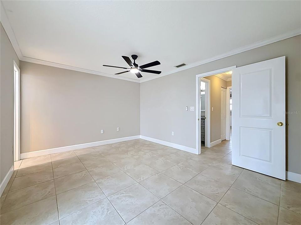 For Sale: $299,500 (2 beds, 2 baths, 1120 Square Feet)