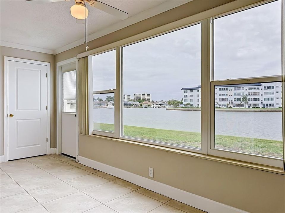 For Sale: $299,500 (2 beds, 2 baths, 1120 Square Feet)