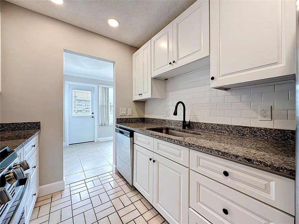 For Sale: $299,500 (2 beds, 2 baths, 1120 Square Feet)