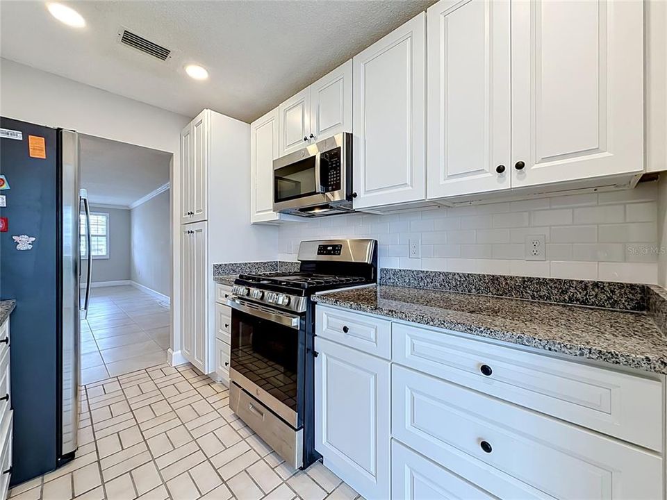 For Sale: $299,500 (2 beds, 2 baths, 1120 Square Feet)