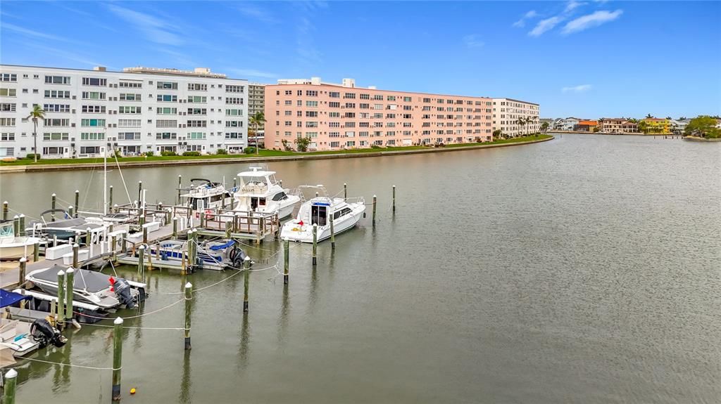 For Sale: $299,500 (2 beds, 2 baths, 1120 Square Feet)