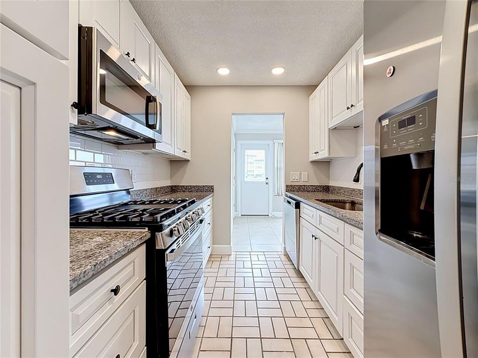 For Sale: $299,500 (2 beds, 2 baths, 1120 Square Feet)
