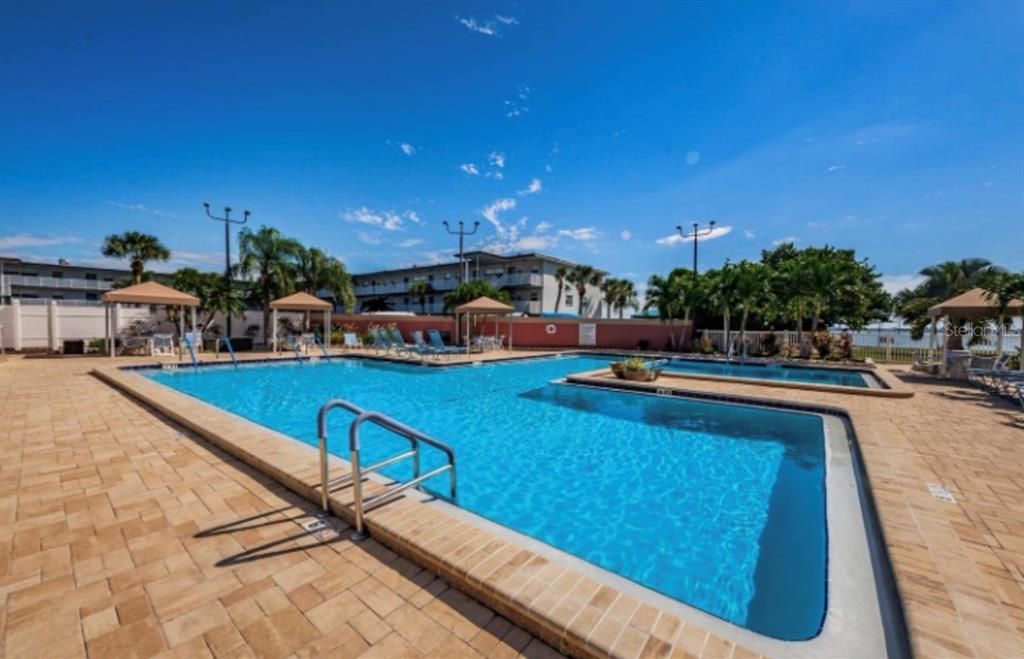 En Venta: $299,500 (2 camas, 2 baños, 1120 Pies cuadrados)