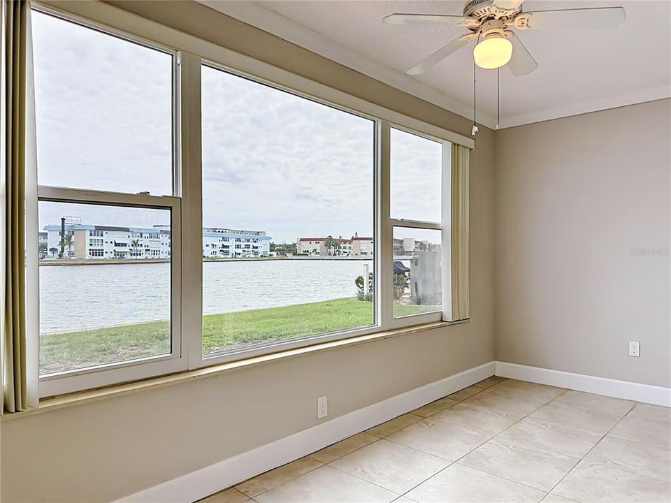 For Sale: $299,500 (2 beds, 2 baths, 1120 Square Feet)