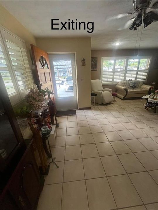 Activo con contrato: $225,000 (3 camas, 1 baños, 1194 Pies cuadrados)