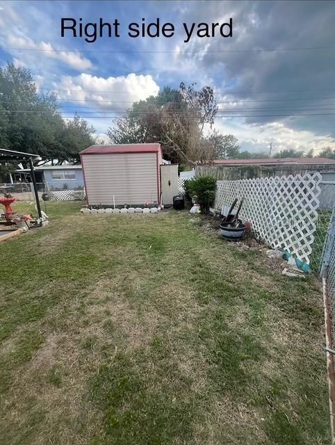 Activo con contrato: $225,000 (3 camas, 1 baños, 1194 Pies cuadrados)
