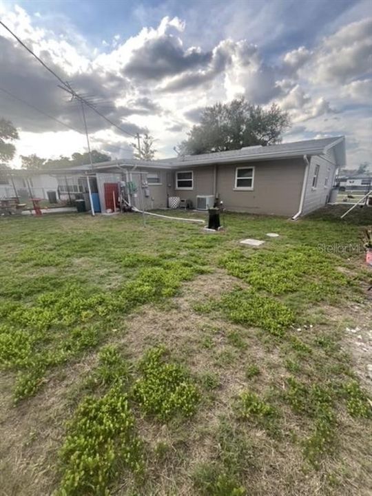 Activo con contrato: $225,000 (3 camas, 1 baños, 1194 Pies cuadrados)