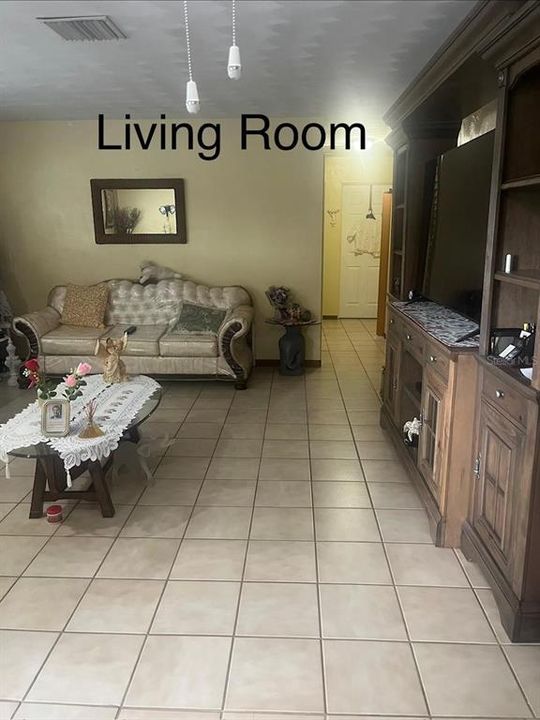 Activo con contrato: $225,000 (3 camas, 1 baños, 1194 Pies cuadrados)