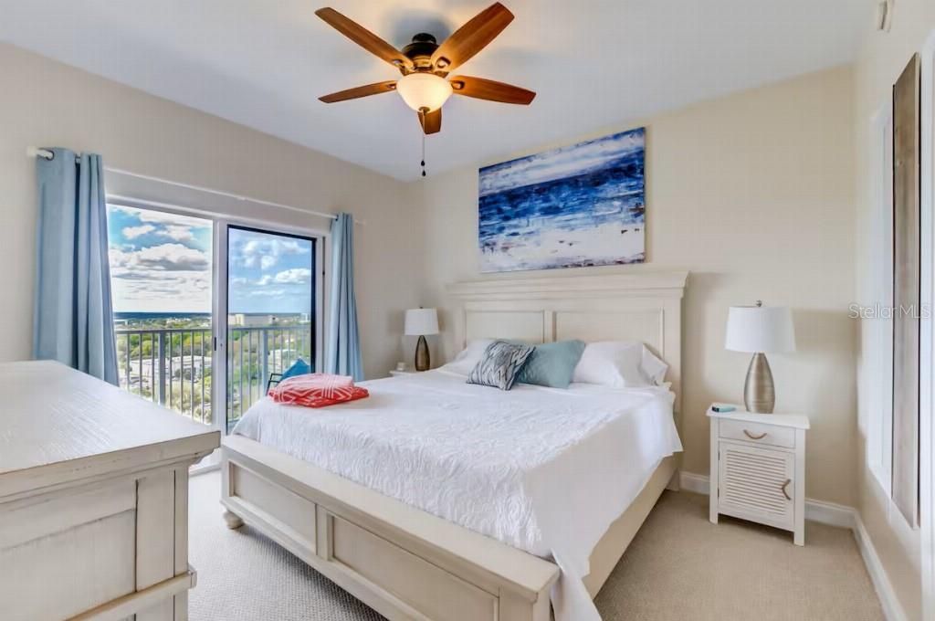 For Sale: $375,900 (2 beds, 2 baths, 1078 Square Feet)