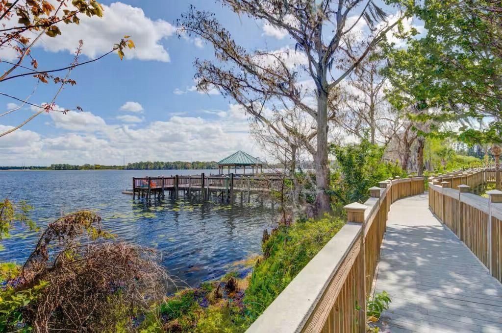 For Sale: $375,900 (2 beds, 2 baths, 1078 Square Feet)