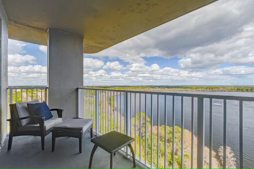 For Sale: $375,900 (2 beds, 2 baths, 1078 Square Feet)