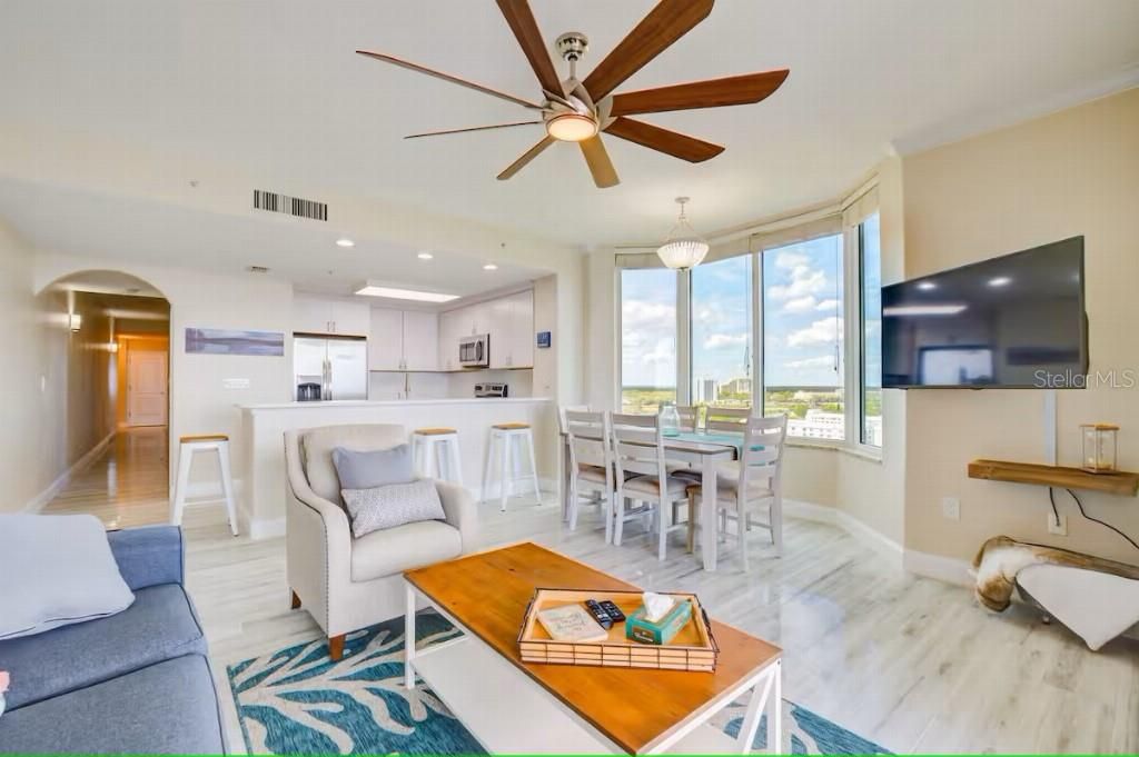 For Sale: $375,900 (2 beds, 2 baths, 1078 Square Feet)