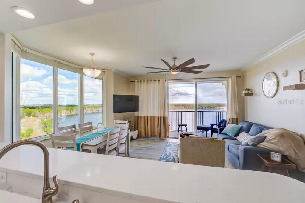 For Sale: $375,900 (2 beds, 2 baths, 1078 Square Feet)