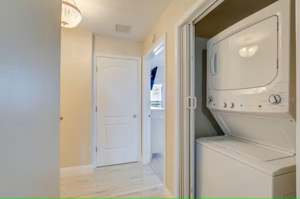 For Sale: $375,900 (2 beds, 2 baths, 1078 Square Feet)