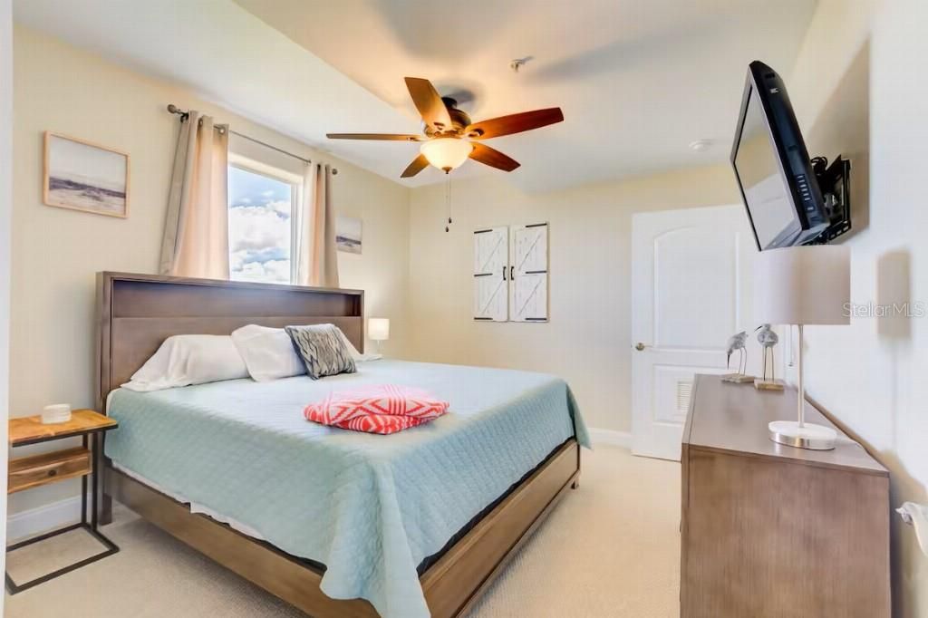 For Sale: $375,900 (2 beds, 2 baths, 1078 Square Feet)