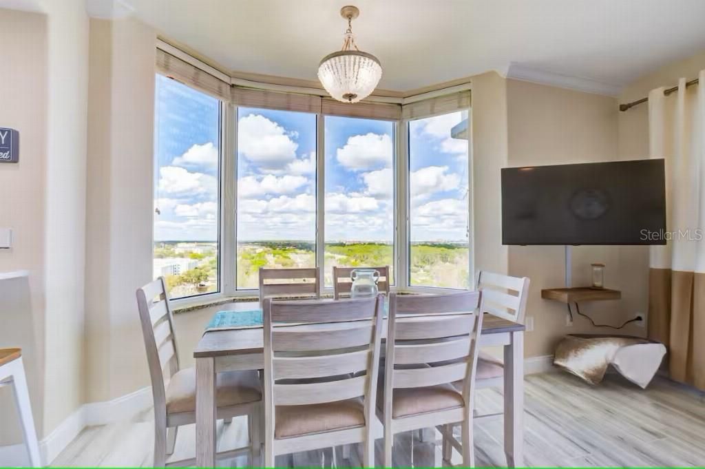 For Sale: $375,900 (2 beds, 2 baths, 1078 Square Feet)