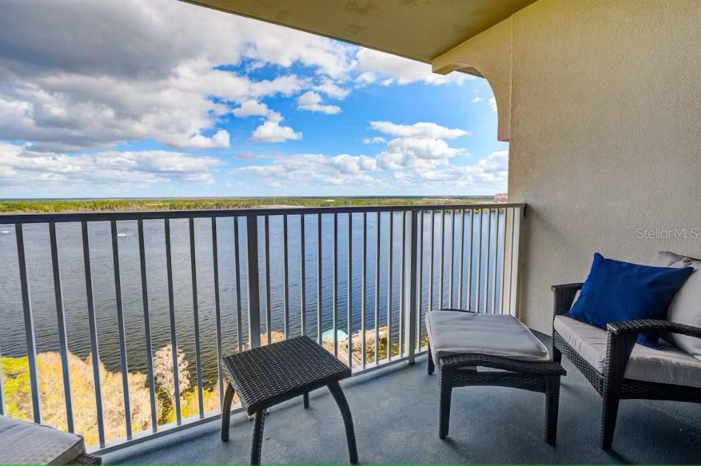 For Sale: $375,900 (2 beds, 2 baths, 1078 Square Feet)