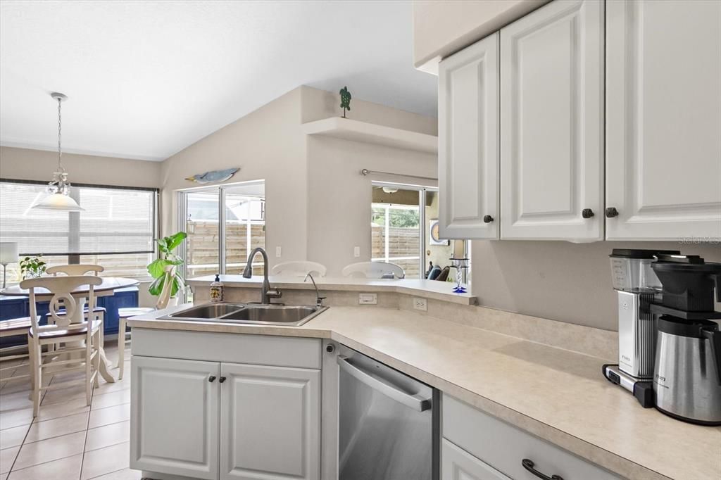 For Sale: $450,000 (3 beds, 2 baths, 1640 Square Feet)