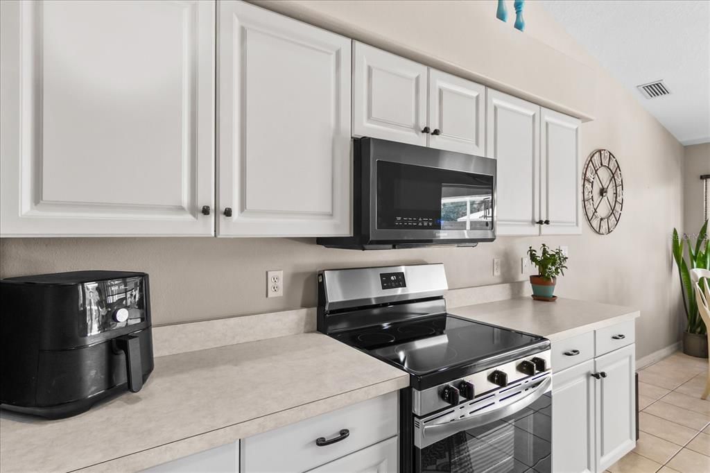 For Sale: $450,000 (3 beds, 2 baths, 1640 Square Feet)