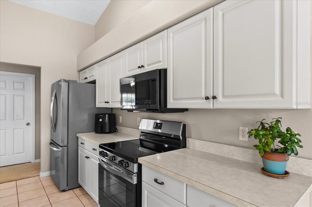 For Sale: $450,000 (3 beds, 2 baths, 1640 Square Feet)