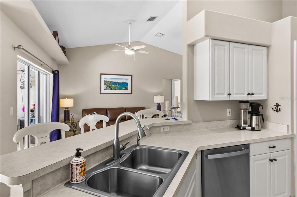 For Sale: $450,000 (3 beds, 2 baths, 1640 Square Feet)