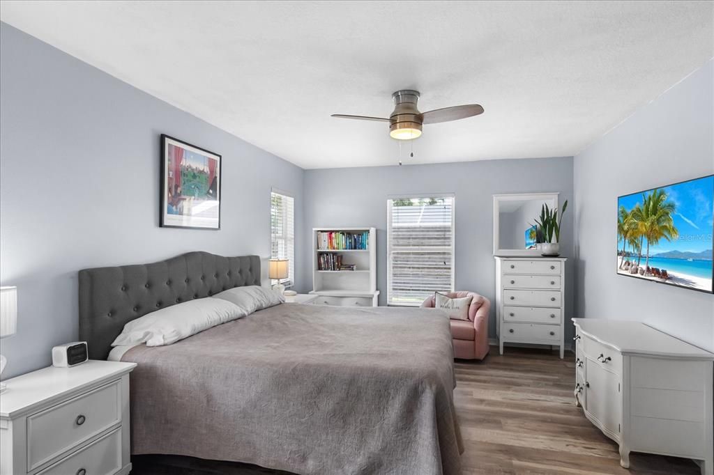 For Sale: $450,000 (3 beds, 2 baths, 1640 Square Feet)