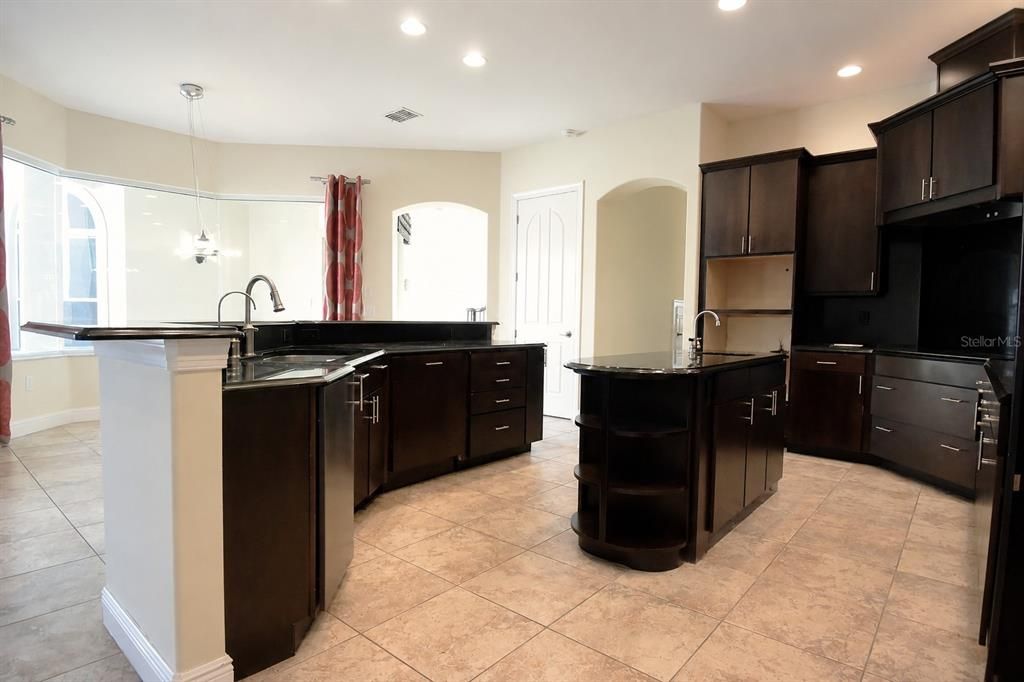En Venta: $769,000 (5 camas, 5 baños, 4854 Pies cuadrados)