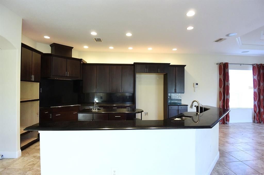 En Venta: $769,000 (5 camas, 5 baños, 4854 Pies cuadrados)