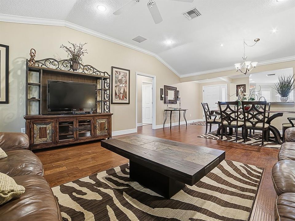 For Sale: $429,900 (3 beds, 2 baths, 1517 Square Feet)