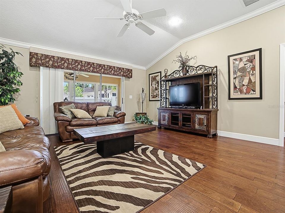 For Sale: $429,900 (3 beds, 2 baths, 1517 Square Feet)