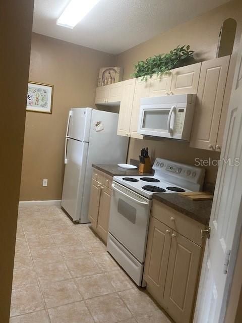 For Sale: $225,000 (3 beds, 2 baths, 1402 Square Feet)