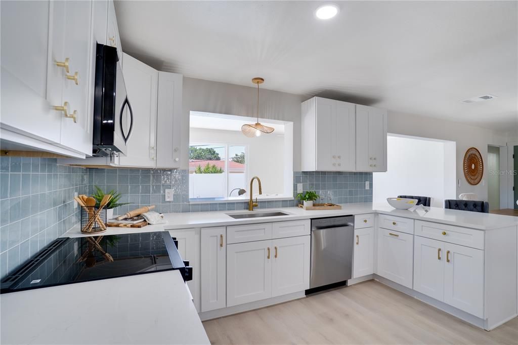 For Sale: $625,000 (4 beds, 2 baths, 1563 Square Feet)
