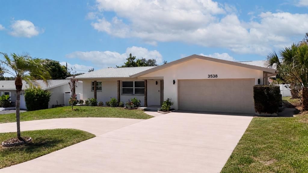For Sale: $625,000 (4 beds, 2 baths, 1563 Square Feet)