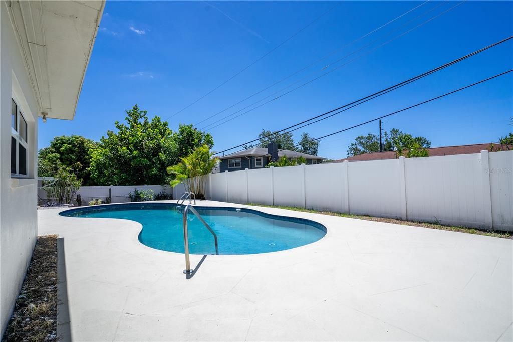 For Sale: $625,000 (4 beds, 2 baths, 1563 Square Feet)